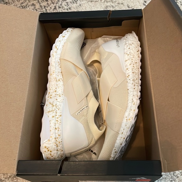 NWT Women’s Adidas Ultraboost Slip On DNA- Cream/White/Gold - Picture 2 of 5